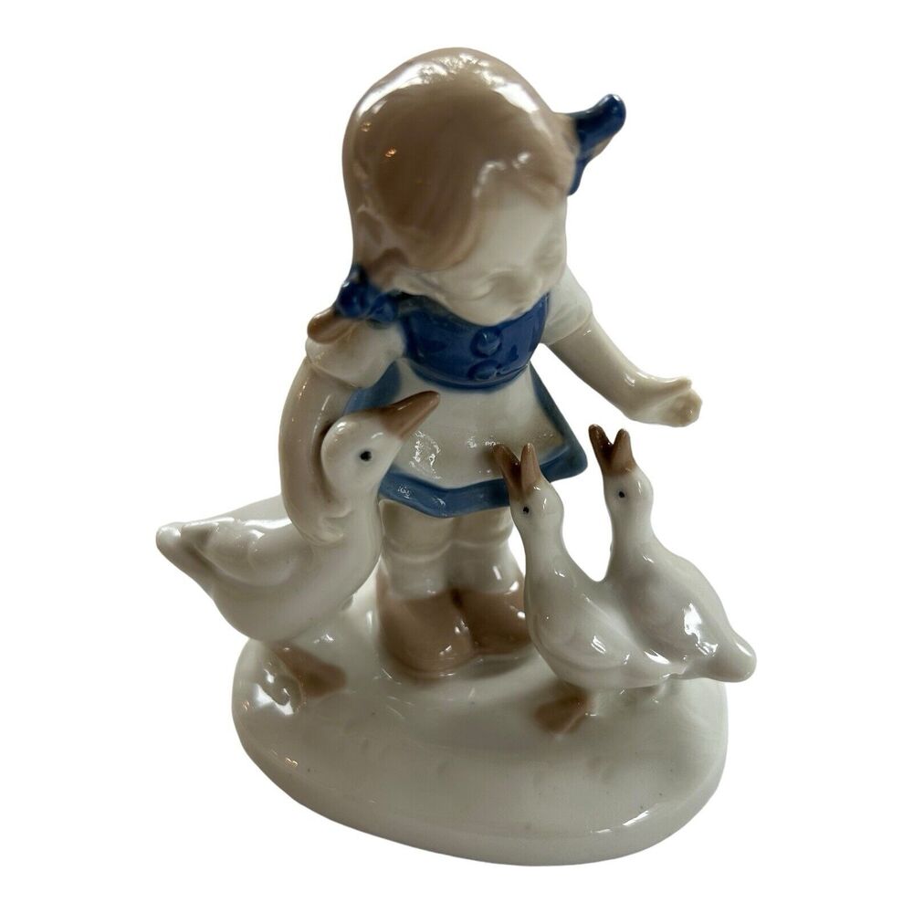 GIRL PEASANT GOOSE GEESE DUCKS  PORCELAIN FIGURINE‎ GDR?